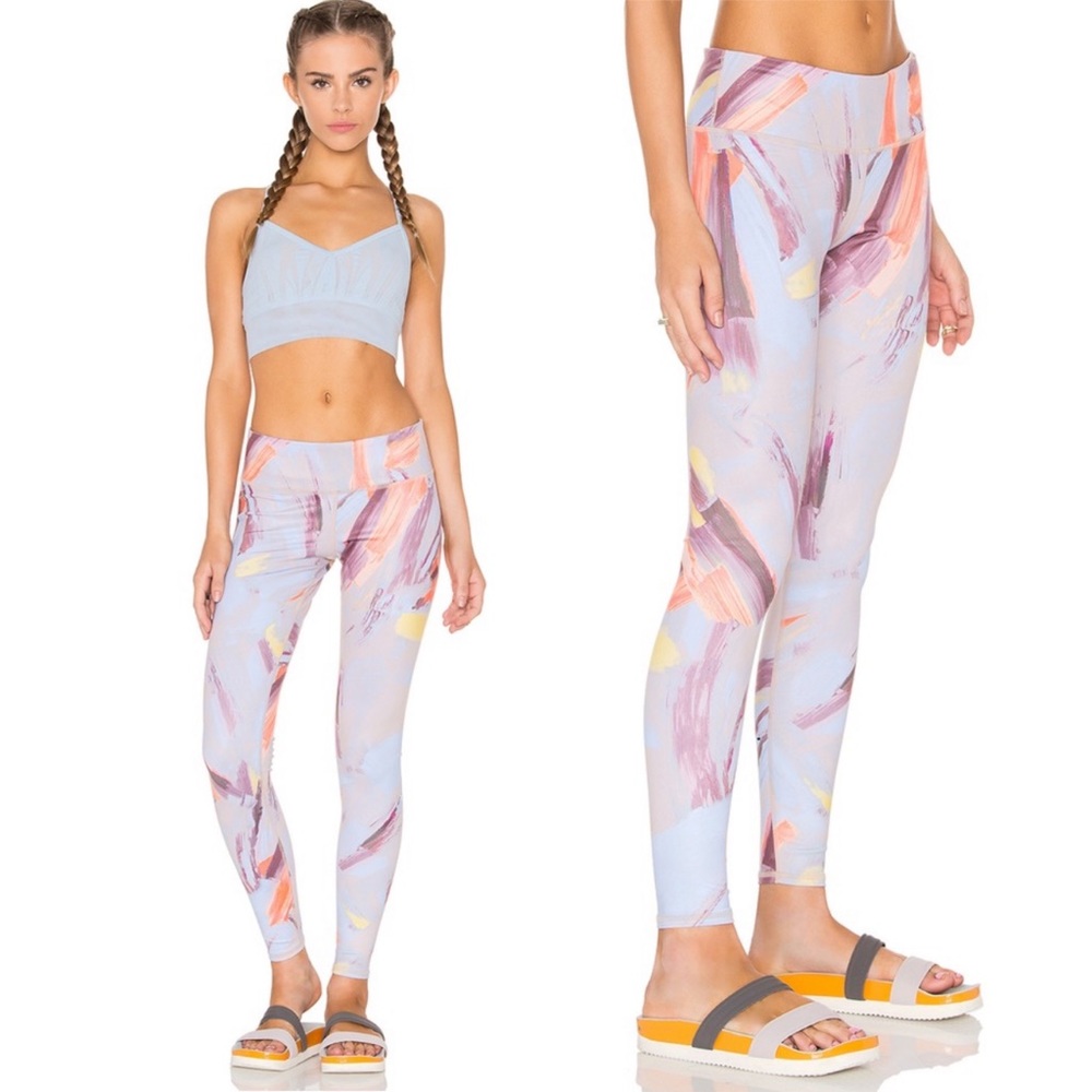 Alo Yoga Airbrush Legging in Modernist Multi - Picture 2 of 9